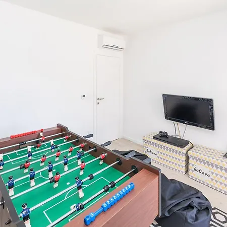 Modern Kastel With Private Pool, Gym, And Large Outdoor Space *