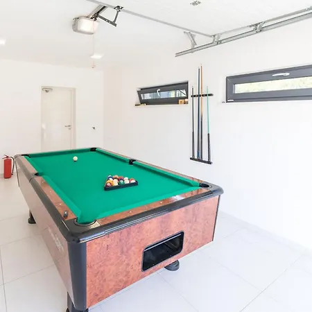 Villa Modern Kastel With Private Pool, Gym, And Large Outdoor Space