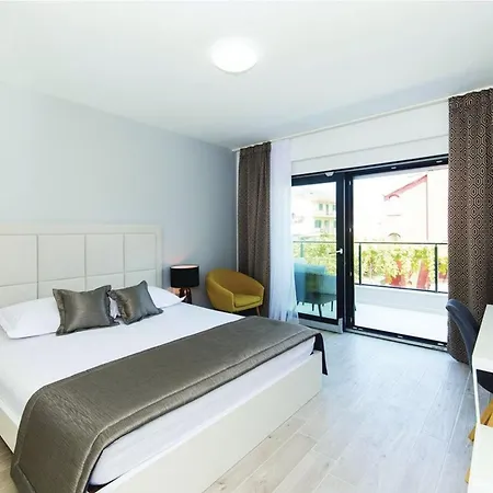 Villa Modern Kastel With Private Pool, Gym, And Large Outdoor Space *