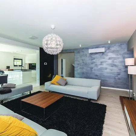 Villa Modern Kastel With Private Pool, Gym, And Large Outdoor Space Kaštela